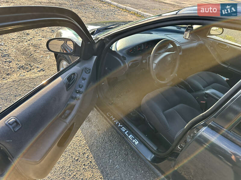 Седан Chrysler Cirrus 1995 в Городищеві