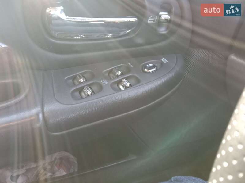 Седан Chrysler Concorde 2000 в Марганце