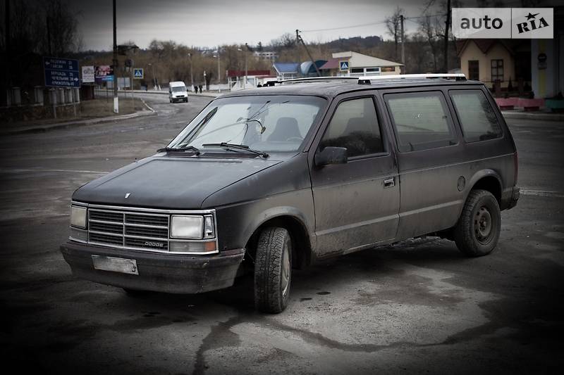 Минивэн Chrysler Grand Voyager 1990 в 