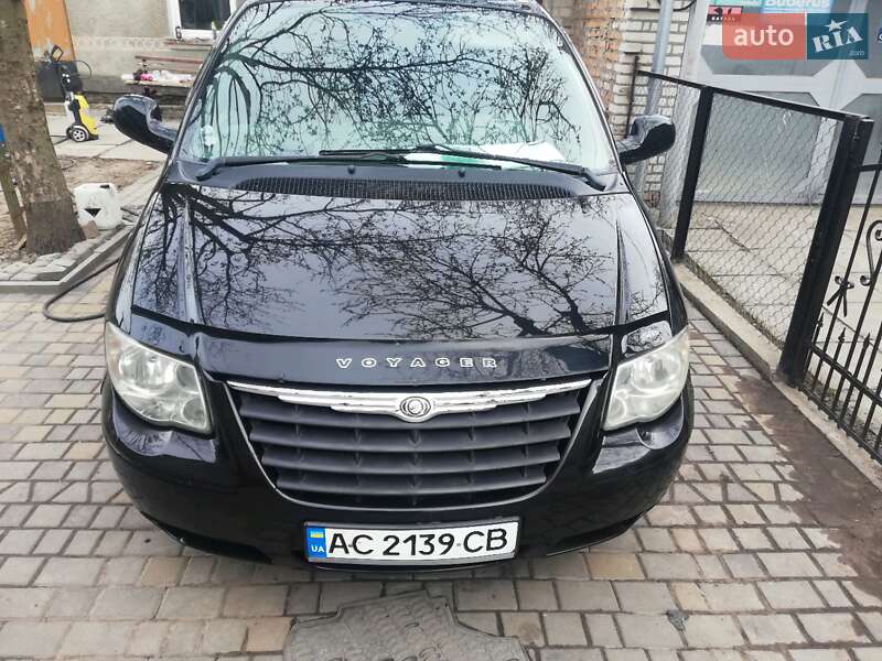 Минивэн Chrysler Grand Voyager 2004 в Нововолынске