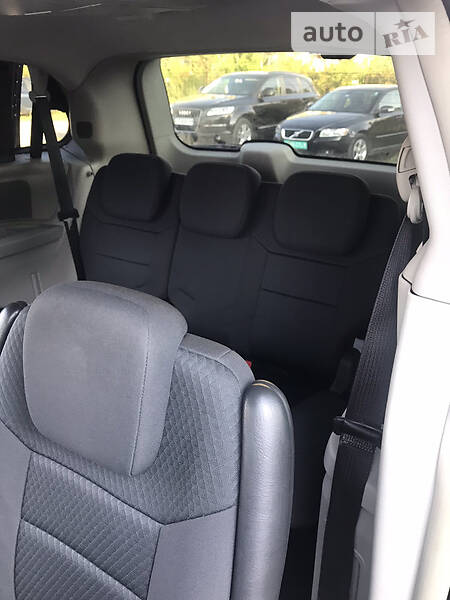 Минивэн Chrysler Grand Voyager 2009 в Долине