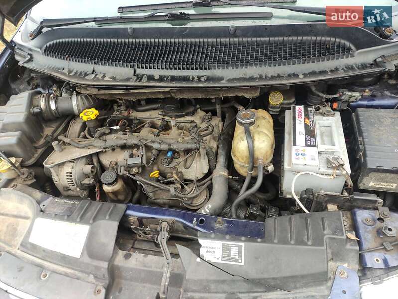 Минивэн Chrysler Grand Voyager 2006 в Чернобае