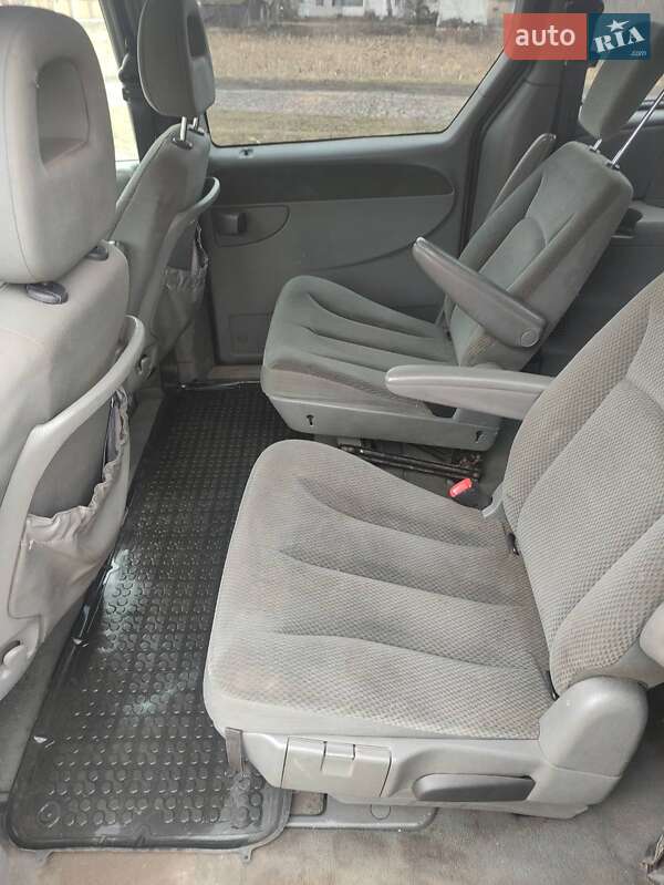 Минивэн Chrysler Grand Voyager 2006 в Чернобае