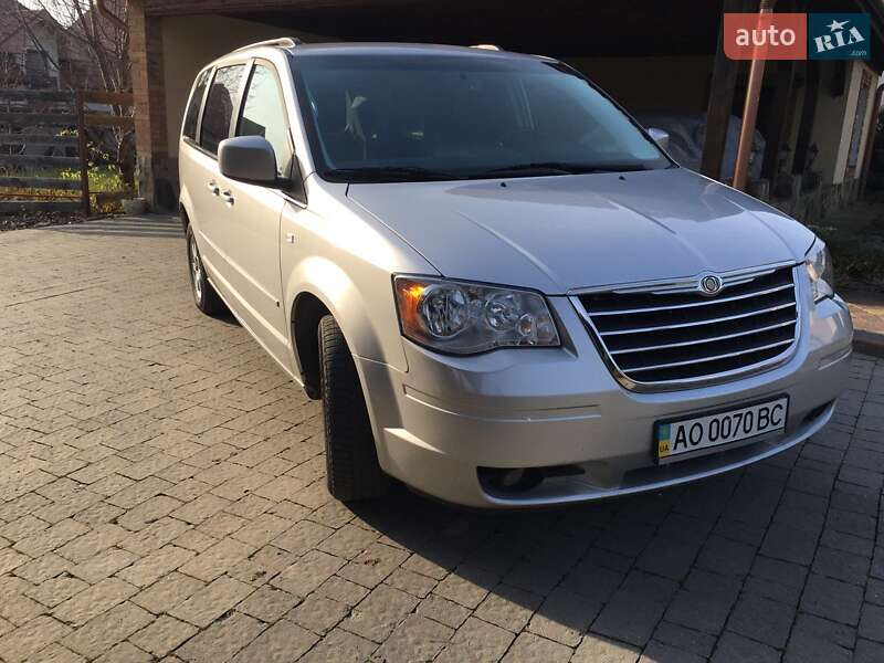 Минивэн Chrysler Grand Voyager 2008 в Ужгороде