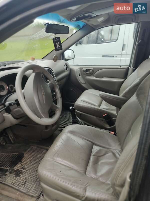 Позашляховик / Кросовер Chrysler Grand Voyager 2002 в Володимирі