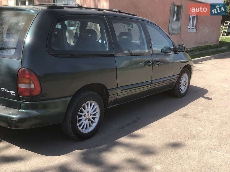 Минивэн Chrysler Grand Voyager 1997 в Ужгороде