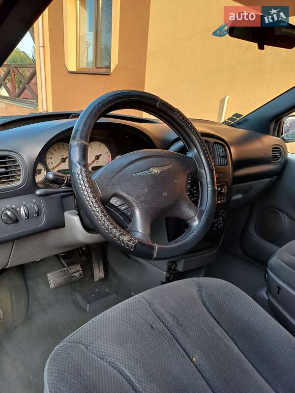 Минивэн Chrysler Grand Voyager 2004 в Ужгороде