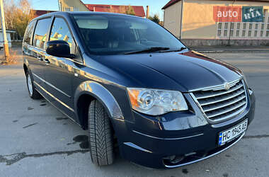 Минивэн Chrysler Grand Voyager 2008 в Долине