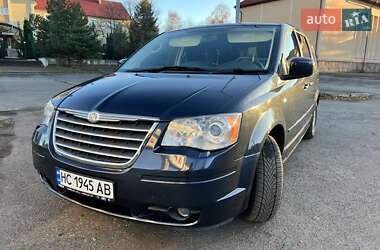 Минивэн Chrysler Grand Voyager 2008 в Долине