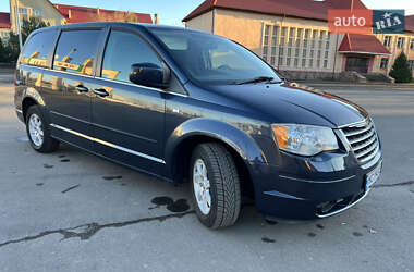 Минивэн Chrysler Grand Voyager 2008 в Долине