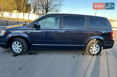 Минивэн Chrysler Grand Voyager 2008 в Долине