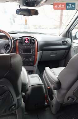 Минивэн Chrysler Grand Voyager 2005 в 