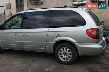 Минивэн Chrysler Grand Voyager 2005 в 