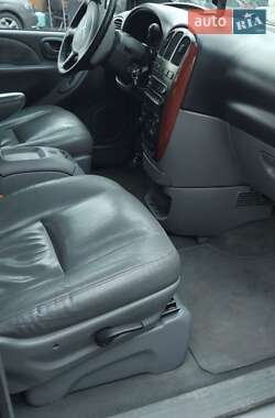 Минивэн Chrysler Grand Voyager 2005 в 