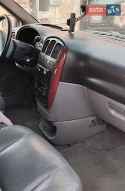 Минивэн Chrysler Grand Voyager 2005 в 