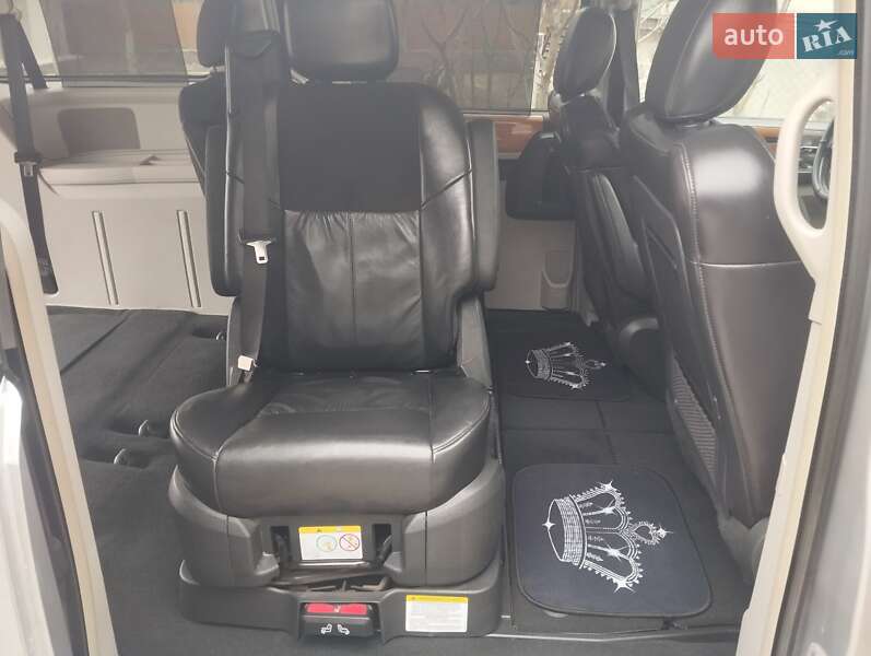Минивэн Chrysler Grand Voyager 2008 в Тернополе