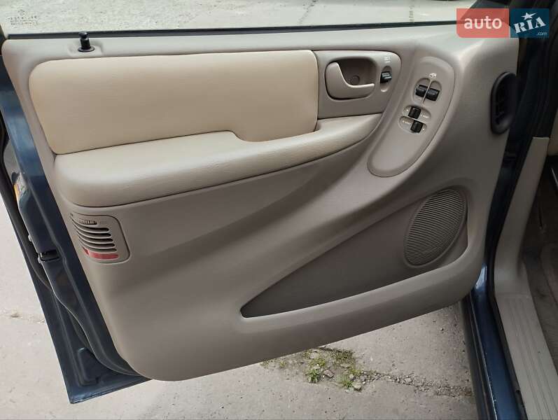 Мінівен Chrysler Grand Voyager 2001 в Києві
