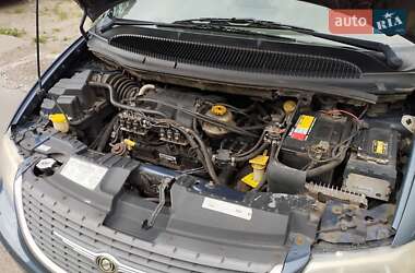 Минивэн Chrysler Grand Voyager 2001 в 