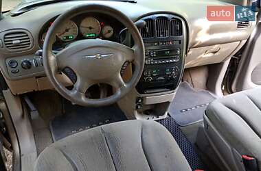 Хэтчбек Chrysler Grand Voyager 2004 в 