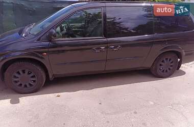 Минивэн Chrysler Grand Voyager 2003 в 