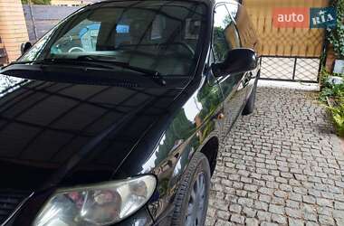 Минивэн Chrysler Grand Voyager 2003 в 