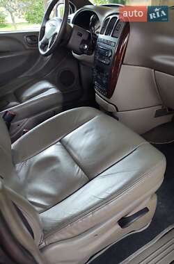 Минивэн Chrysler Grand Voyager 2003 в 