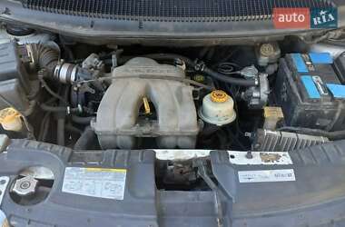 Минивэн Chrysler Grand Voyager 2003 в 