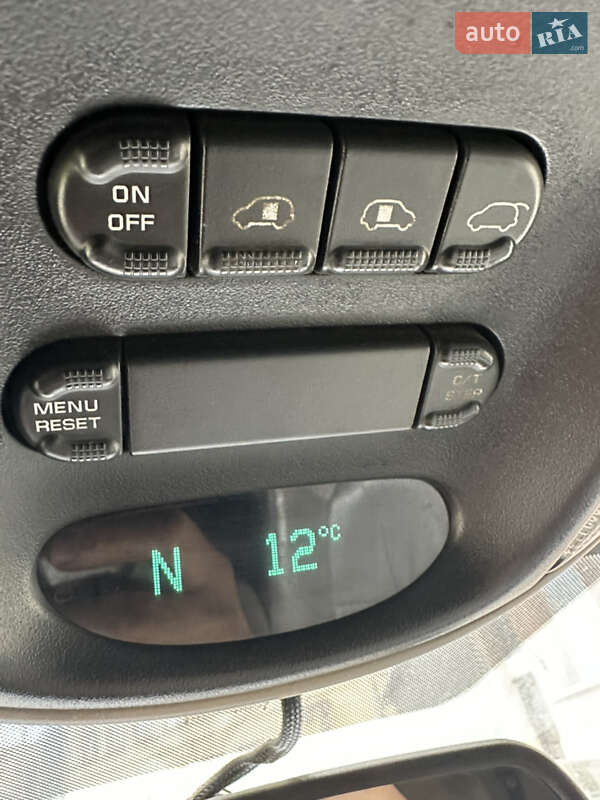 Універсал Chrysler Grand Voyager 2003 в Чернівцях