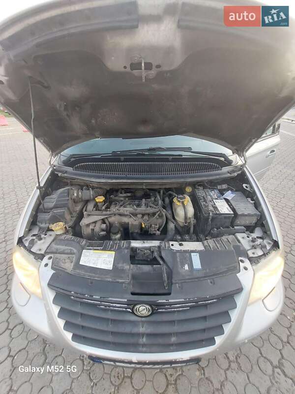 Минивэн Chrysler Grand Voyager 2006 в Черновцах