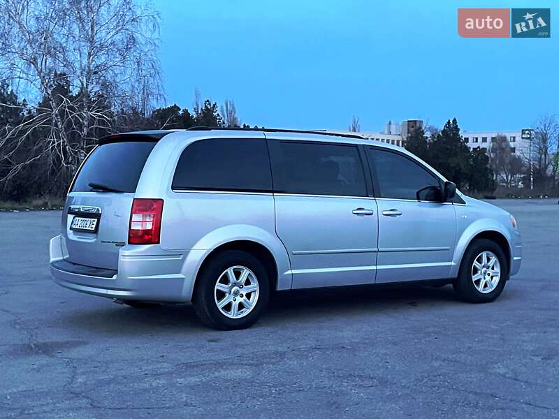Мінівен Chrysler Grand Voyager 2010 в Дніпрі фото 4 Мінівен Chrysler Grand Voyager 2010 в Дніпрі