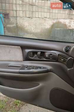 Седан Chrysler Intrepid 1994 в 