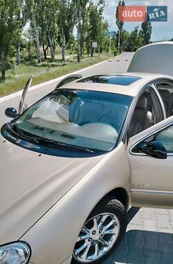 Седан Chrysler LHS 2001 в Измаиле