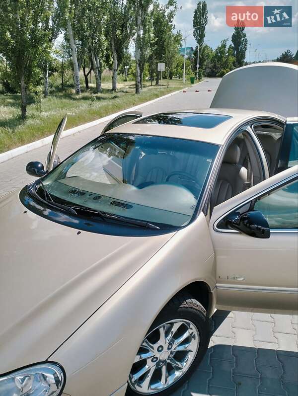 Седан Chrysler LHS 2001 в 