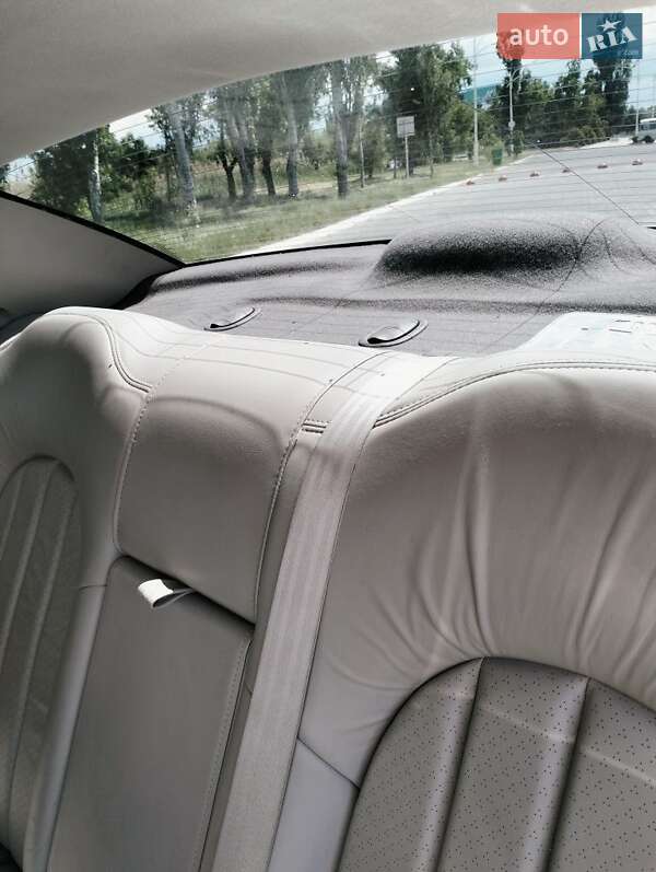 Седан Chrysler LHS 2001 в Измаиле