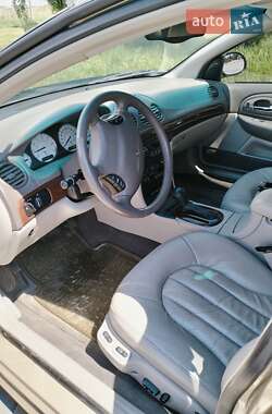 Седан Chrysler LHS 2001 в 