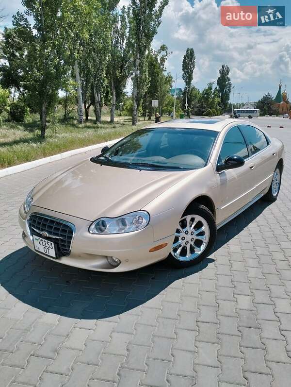 Седан Chrysler LHS 2001 в Измаиле