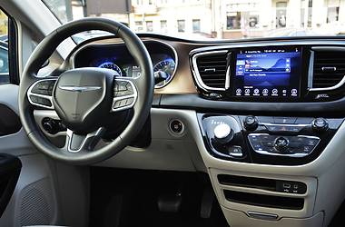 Минивэн Chrysler Pacifica 2016 в Киеве