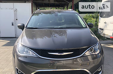 Минивэн Chrysler Pacifica 2017 в Полтаве