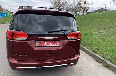 Мінівен Chrysler Pacifica 2017 в Києві