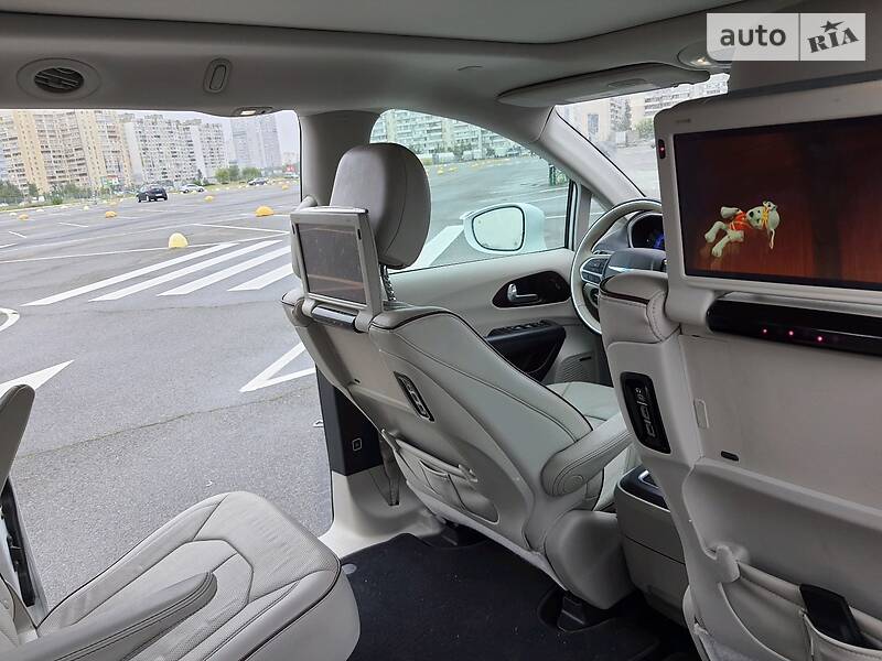 Мінівен Chrysler Pacifica 2016 в Києві фото 39 Мінівен Chrysler Pacifica 2016 в Києві