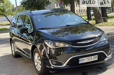 Універсал Chrysler Pacifica 2018 в Одесі