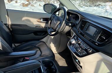 Минивэн Chrysler Pacifica 2017 в 