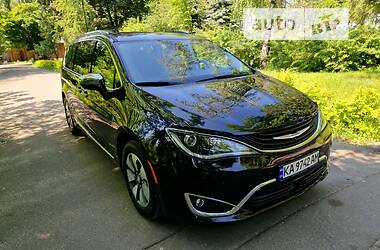 Минивэн Chrysler Pacifica 2017 в Киеве