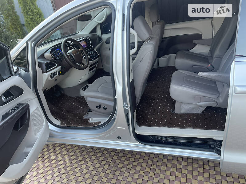 Мінівен Chrysler Pacifica 2016 в Києві