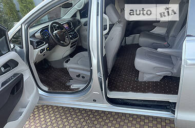 Минивэн Chrysler Pacifica 2016 в 