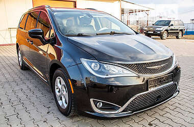 Минивэн Chrysler Pacifica 2016 в Хмельницком