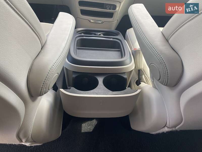 Минивэн Chrysler Pacifica 2018 в Киеве
