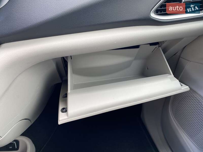 Минивэн Chrysler Pacifica 2018 в Киеве