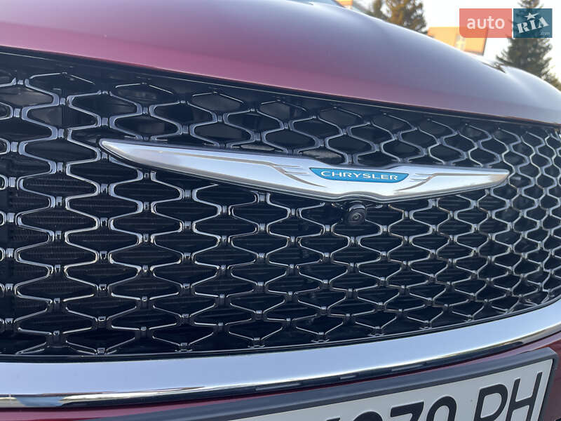Минивэн Chrysler Pacifica 2021 в Вишневом фото 7 Минивэн Chrysler Pacifica 2021 в Вишневом