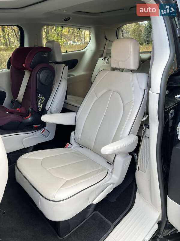 Мінівен Chrysler Pacifica 2021 в Вінниці